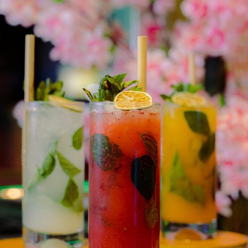 Kokteli sa slamčicama od trske Kokteli sa slamčicama od trske